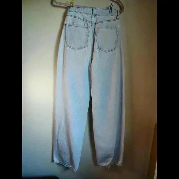 Wild Fable size 00 Distressed High waisted Mom Jeans - Light - Picture 2 of 9